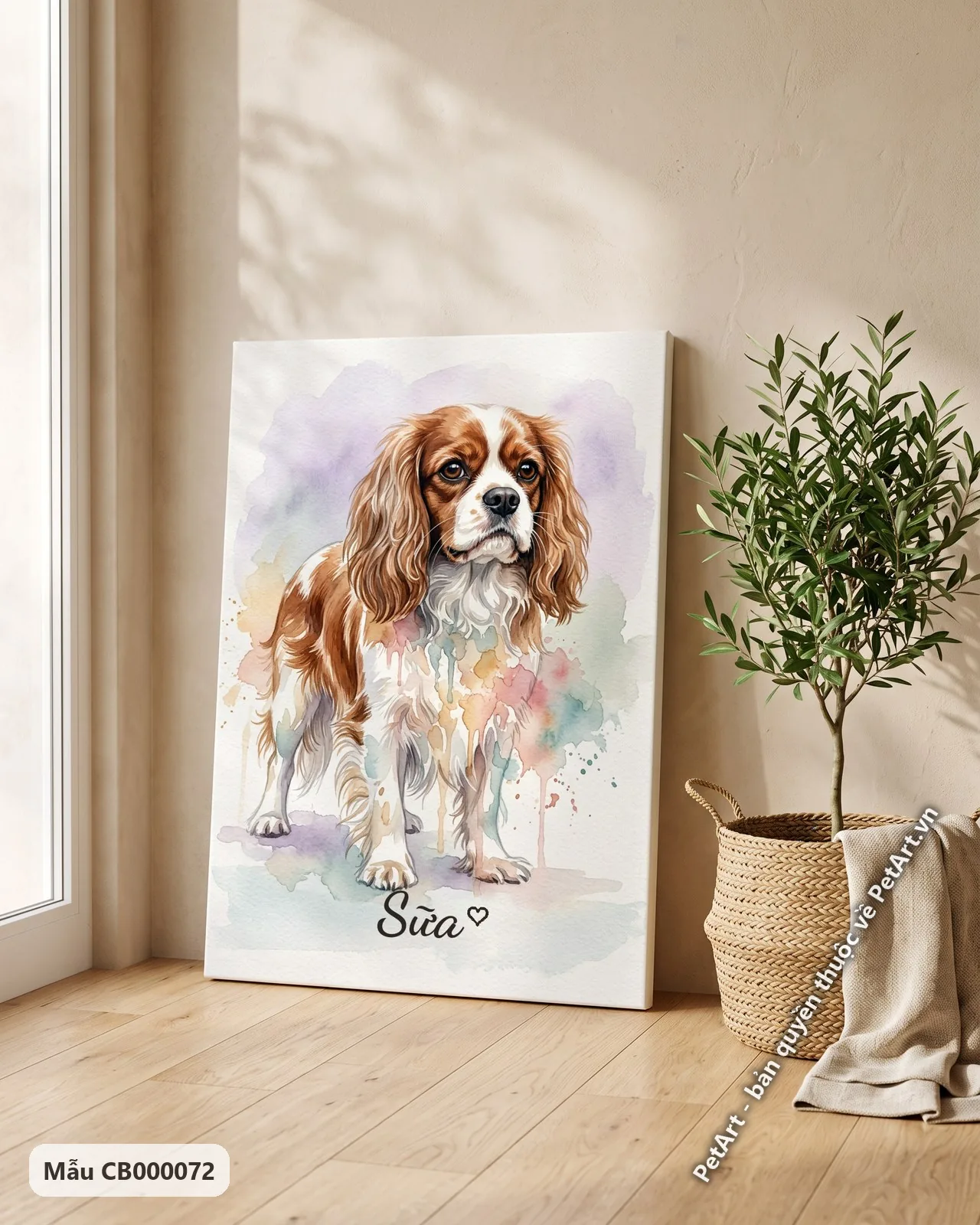Ảnh thực tế: Chú chó Cavalier lông dài màu nâu trắng đang đứng, nhìn thẳng, được vẽ theo phong cách màu nước nhẹ nhàng với vệt màu pastel.
