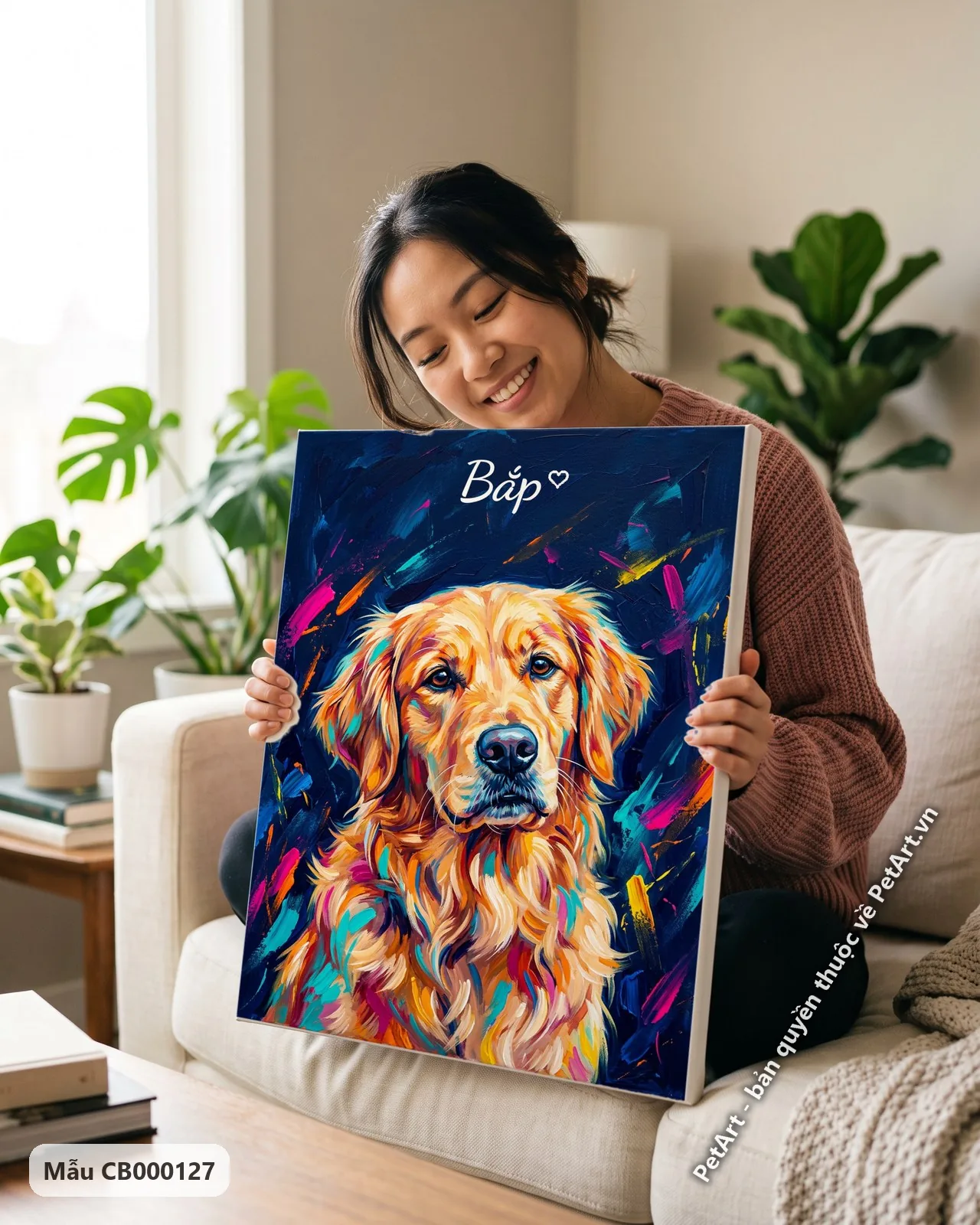 Ảnh thực tế: Chú chó Golden Retriever lông vàng óng, nhìn thẳng, trên nền xanh đậm với những nét cọ màu sắc rực rỡ.