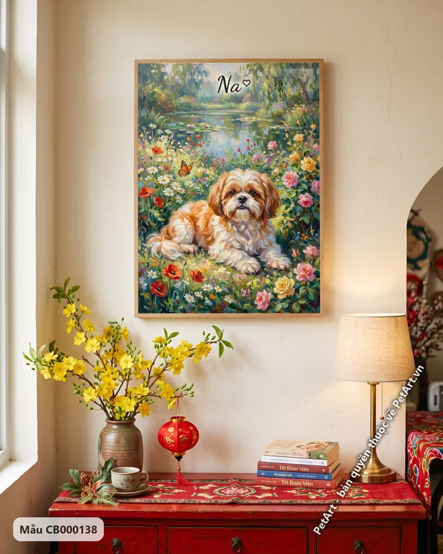 Chó Shih Tzu nằm giữa hoa bên hồ · ảnh thực tế