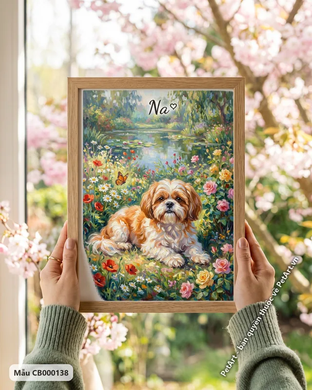 Chó Shih Tzu nằm giữa hoa bên hồ · góc khác