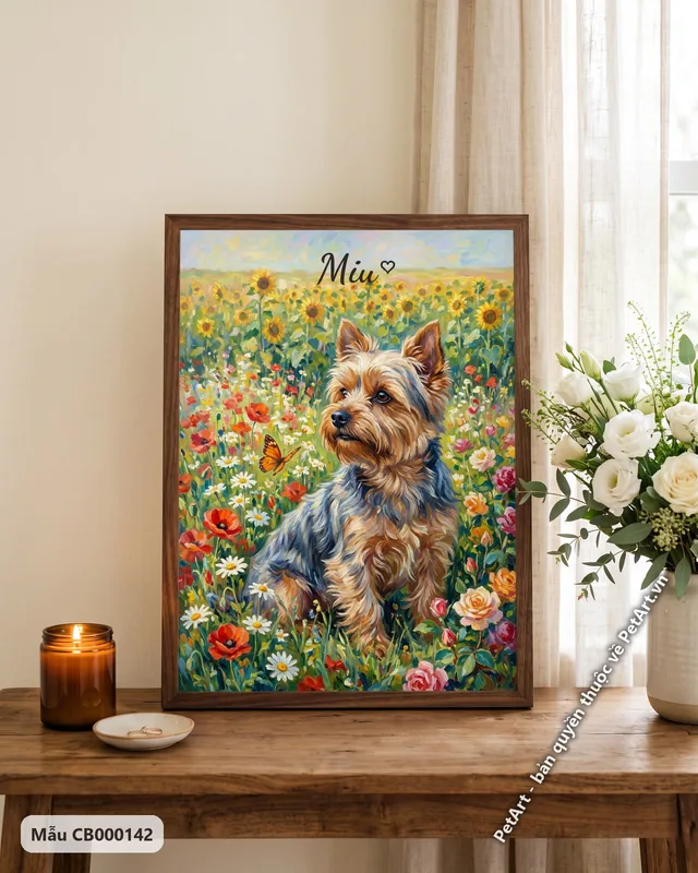 Chó Yorkshire giữa vườn hoa hướng dương · ảnh thực tế