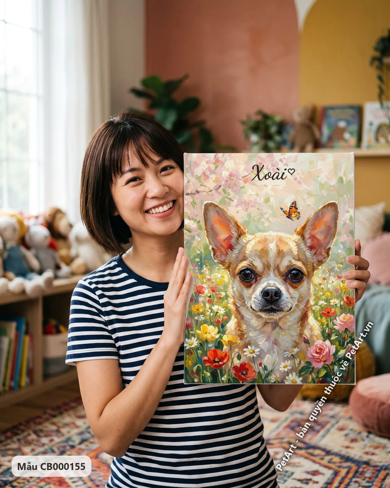 Ảnh thực tế: Chó Chihuahua màu nâu vàng nhìn thẳng, bao quanh bởi hoa anh đào và hoa dại rực rỡ, một chú bướm bay lượn trong tranh ấn tượng.
