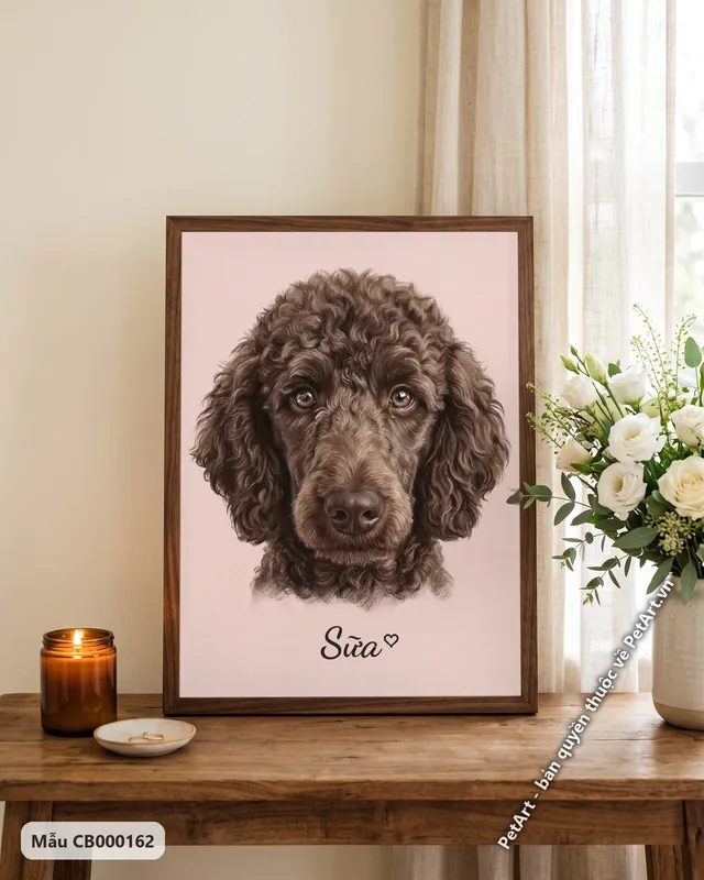 Chó Poodle nâu mặt nhìn thẳng, tranh pastel · ảnh thực tế