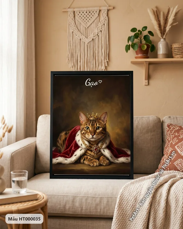 Mèo Bengal hoàng gia đội vương miện, áo choàng đỏ · góc khác