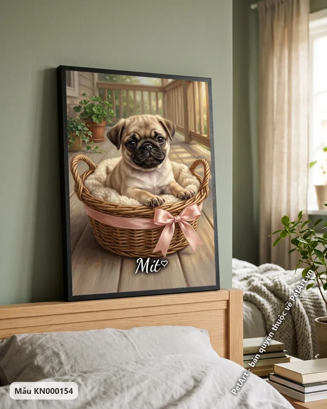 Chó Pug con ngồi giỏ mây trên hiên nhà · góc khác