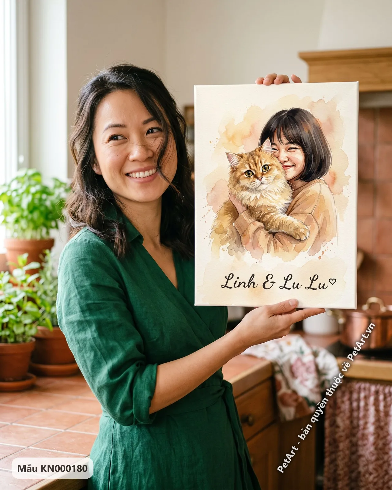 Ảnh thực tế: Cô gái trẻ châu Á tóc ngắn ôm chú mèo Anh lông dài màu cam, tranh màu nước nền vàng cam ấm áp.