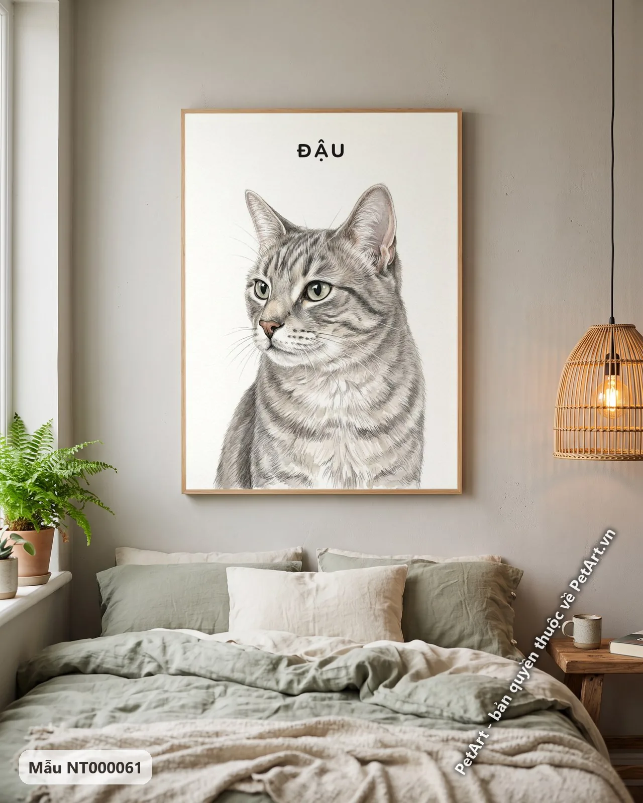 Ảnh thực tế: Tranh chân dung tối giản chú mèo mướp xám vằn, mắt xanh lá, nhìn nghiêng sang trái trên nền trắng.