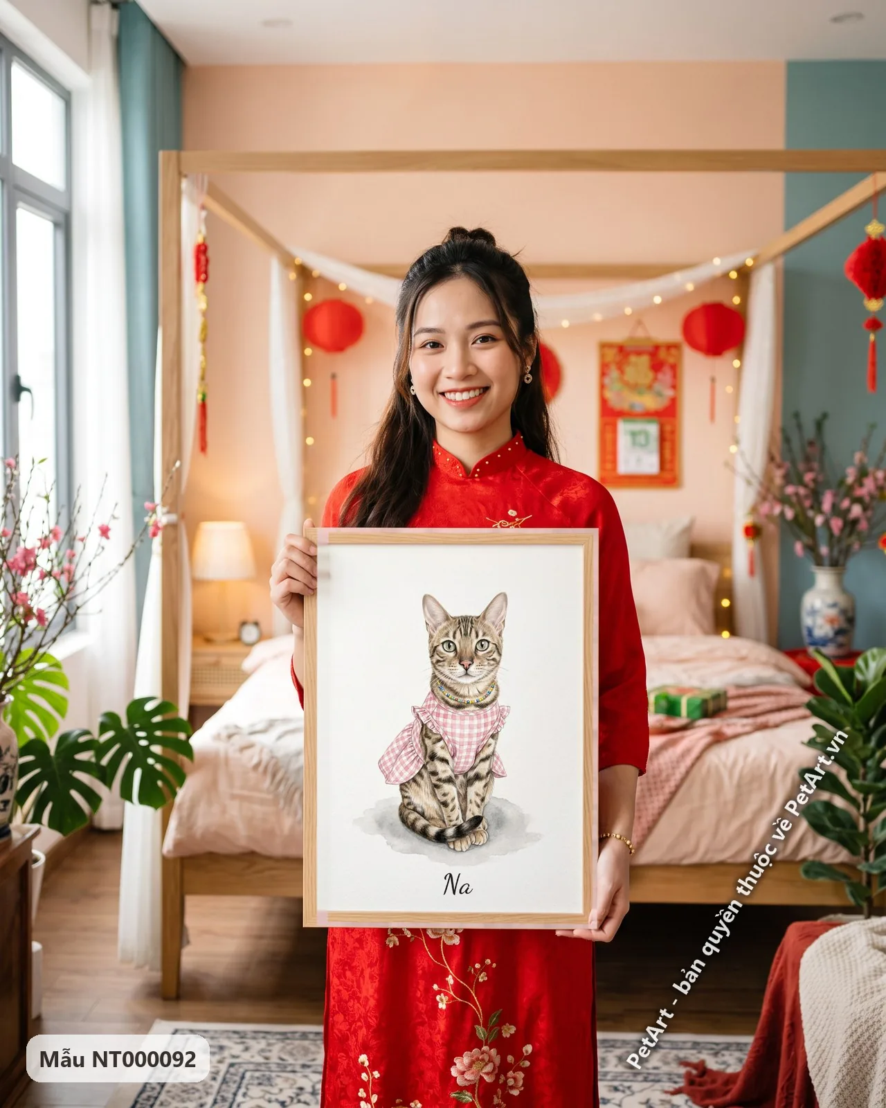 Ảnh thực tế: Mèo Bengal vằn đốm nâu ngồi thẳng, mặc váy hồng kẻ caro bèo nhún, đeo vòng cổ hạt nhiều màu.