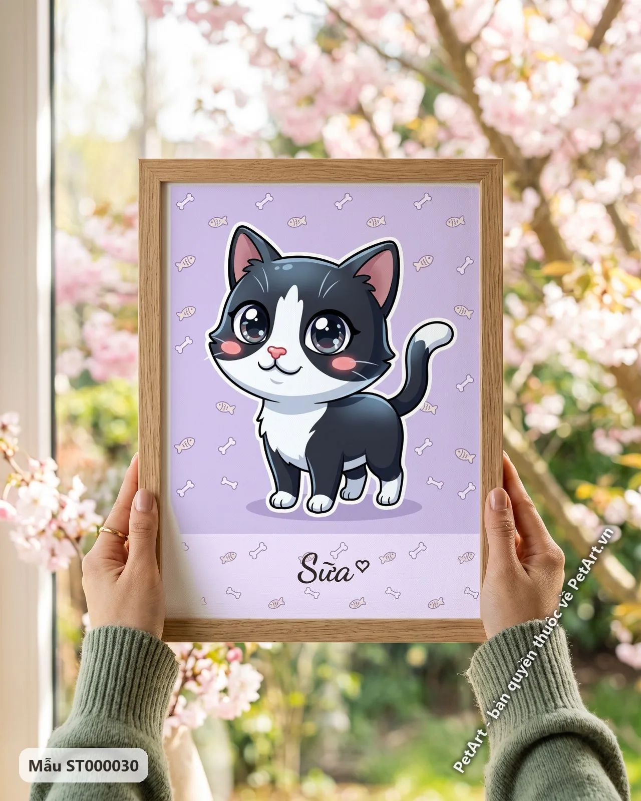 Ảnh thực tế: Chú mèo bò sữa con phong cách Chibi hoạt hình, mắt to tròn lấp lánh, nền tím nhạt họa tiết xương cá.