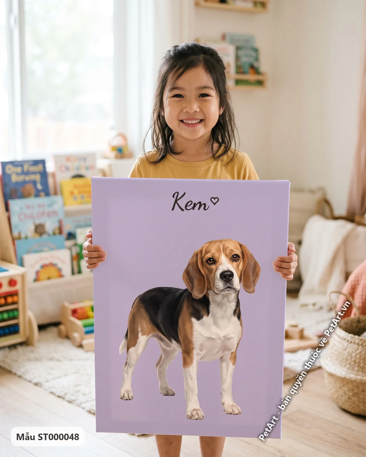 Ảnh thực tế: Chú chó Beagle đứng thẳng, nhìn về phía trước, với bộ lông ba màu đặc trưng trên nền tím đơn sắc.